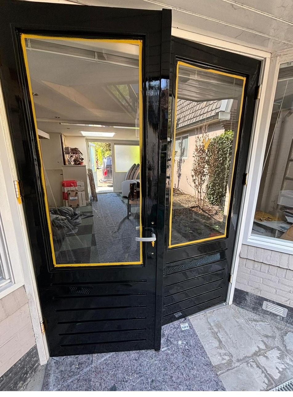 Zwarte hoogglans dubbele deuren