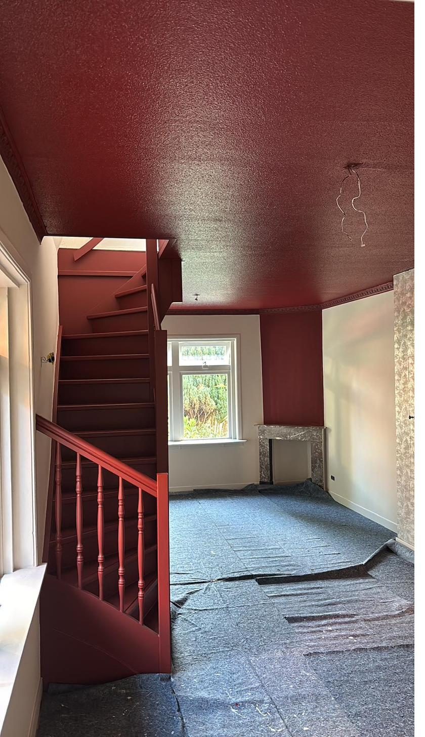 Complete ruimte in roodtinten